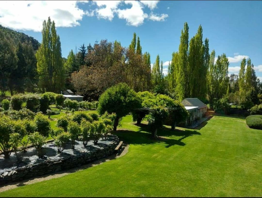 Queensberry Inn Bagian luar foto