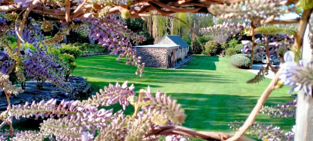Queensberry Inn Bagian luar foto