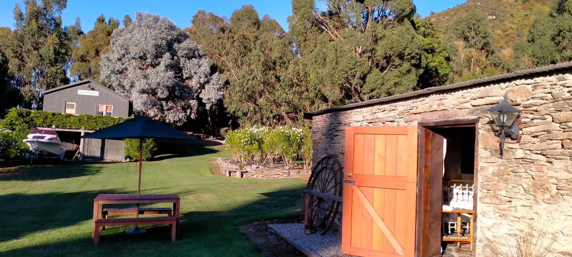 Queensberry Inn Bagian luar foto