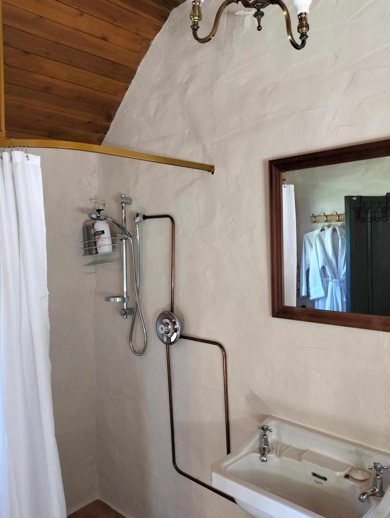Queensberry Inn Bagian luar foto