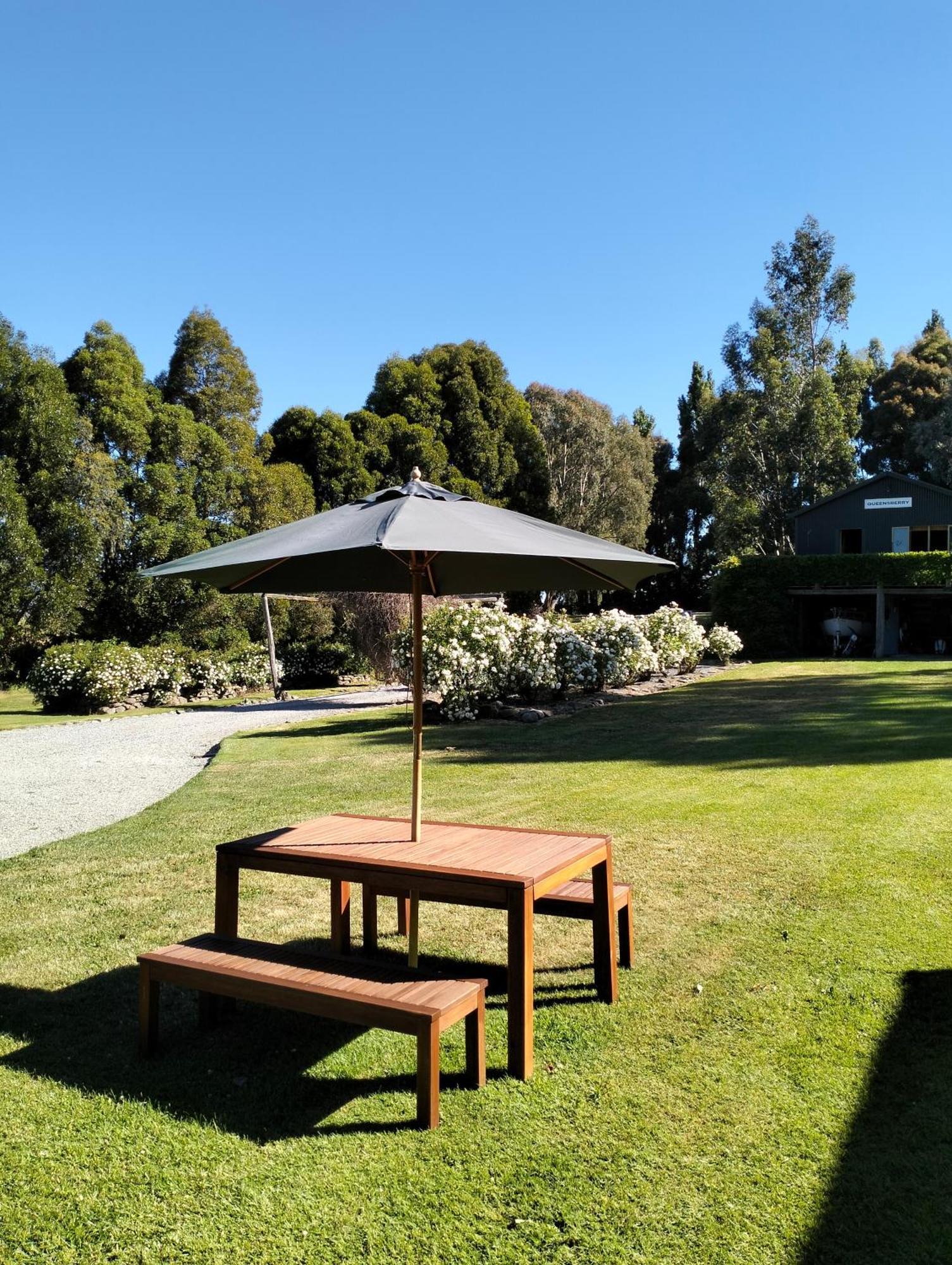 Queensberry Inn Bagian luar foto