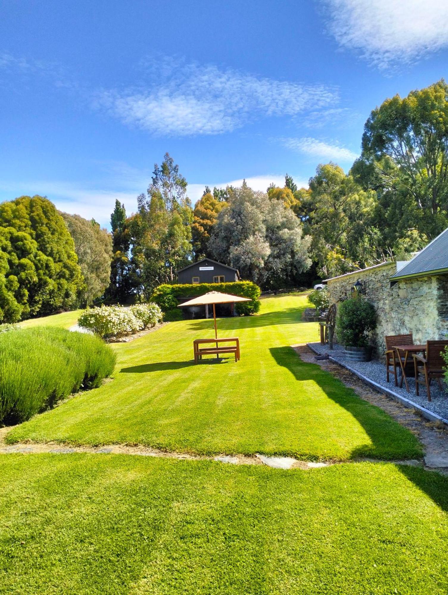Queensberry Inn Bagian luar foto