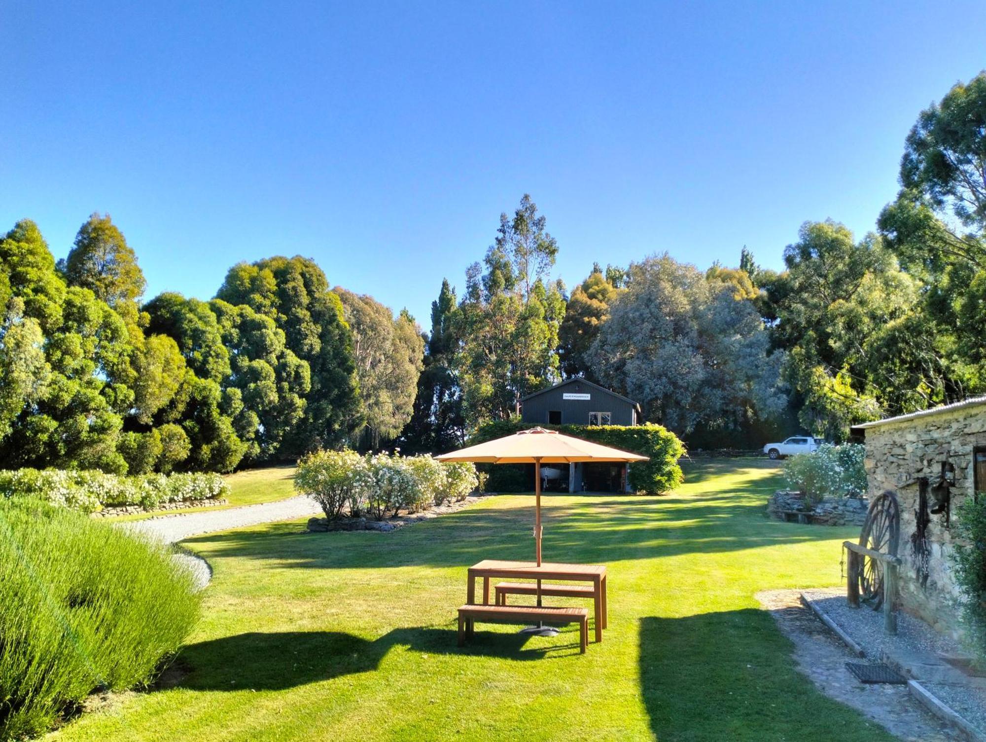 Queensberry Inn Bagian luar foto